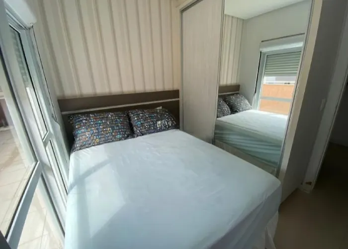 Quarto, O Banheiro E De Uso Exclusivo Do Hospede E Fica Localizado No Corredor , Piscina Compartilhada, Nao E O Apartamento Inteiro, Somente O Quarto